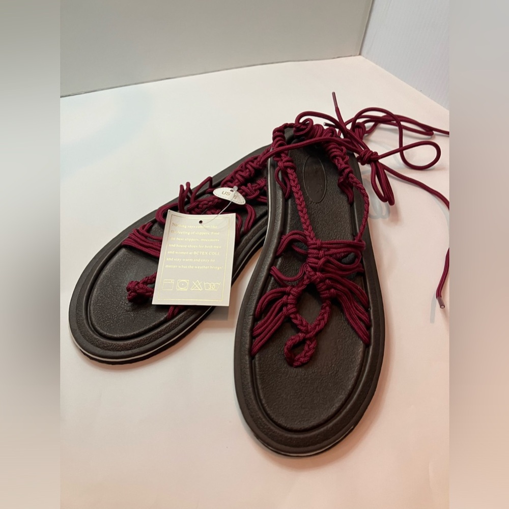NWT BCTEX Coll Gladiator Woven Gladiator Sandals in burgundy size 7
